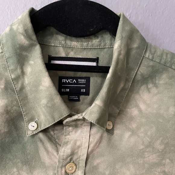 RVCA That'll Do Bleached Short Sleeve Button Down Shirt. Size X-Small - Picture 5 of 7